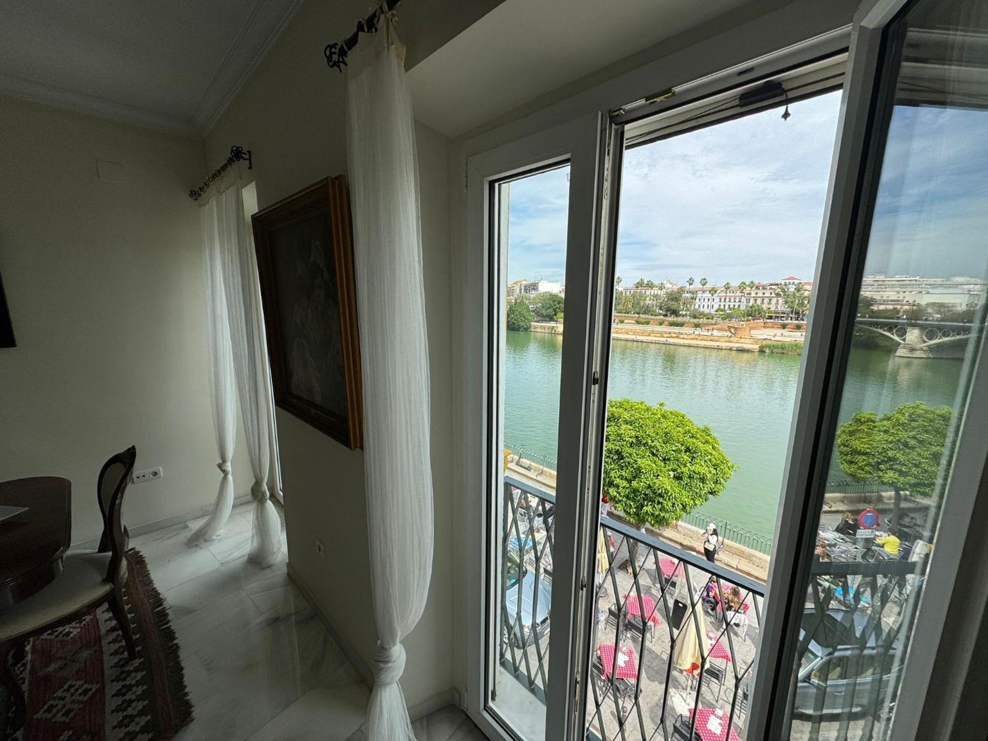 Apartmán Wonderful Duplex In Calle Betis Sevilla Exteriér fotografie